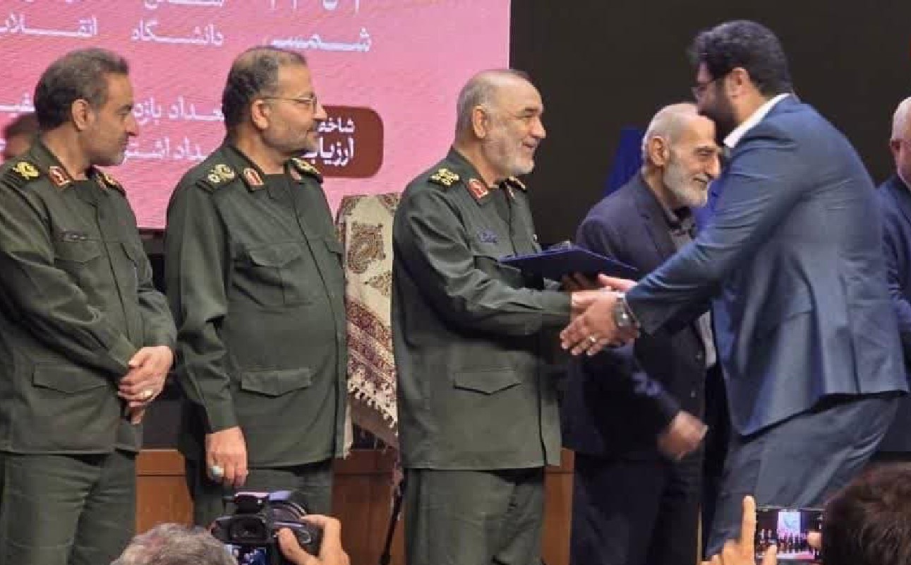 AzwCmsCore.Extend.Fields.StringField