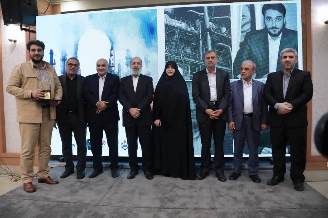 AzwCmsCore.Extend.Fields.StringField